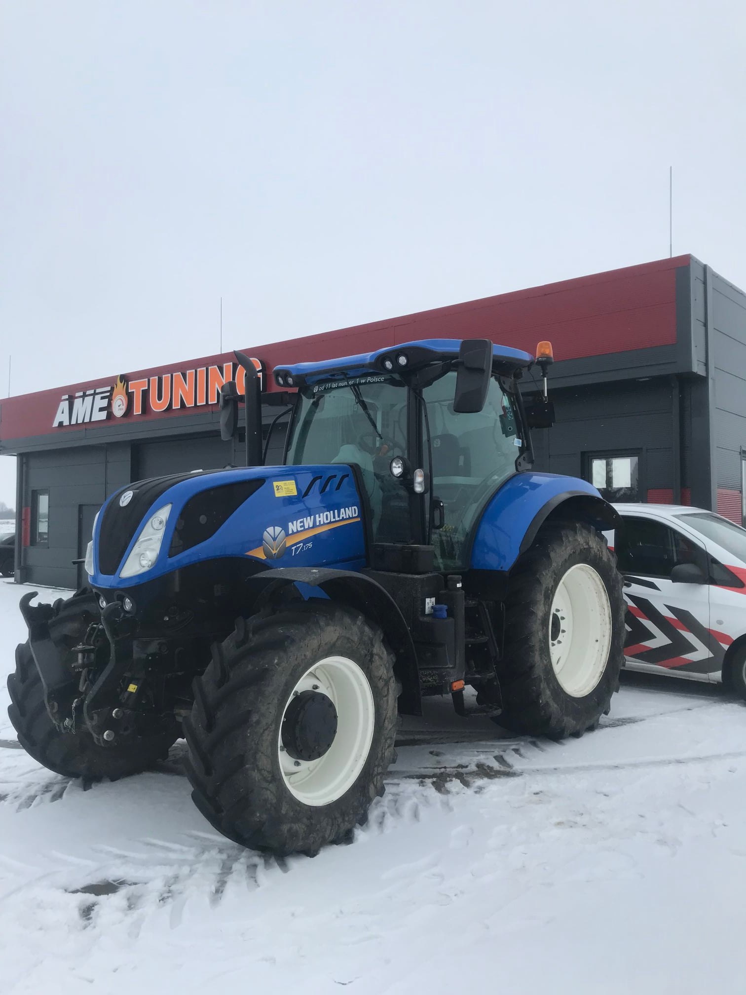 New Holland T7 .175 z silnikiem  6.7L 140KM