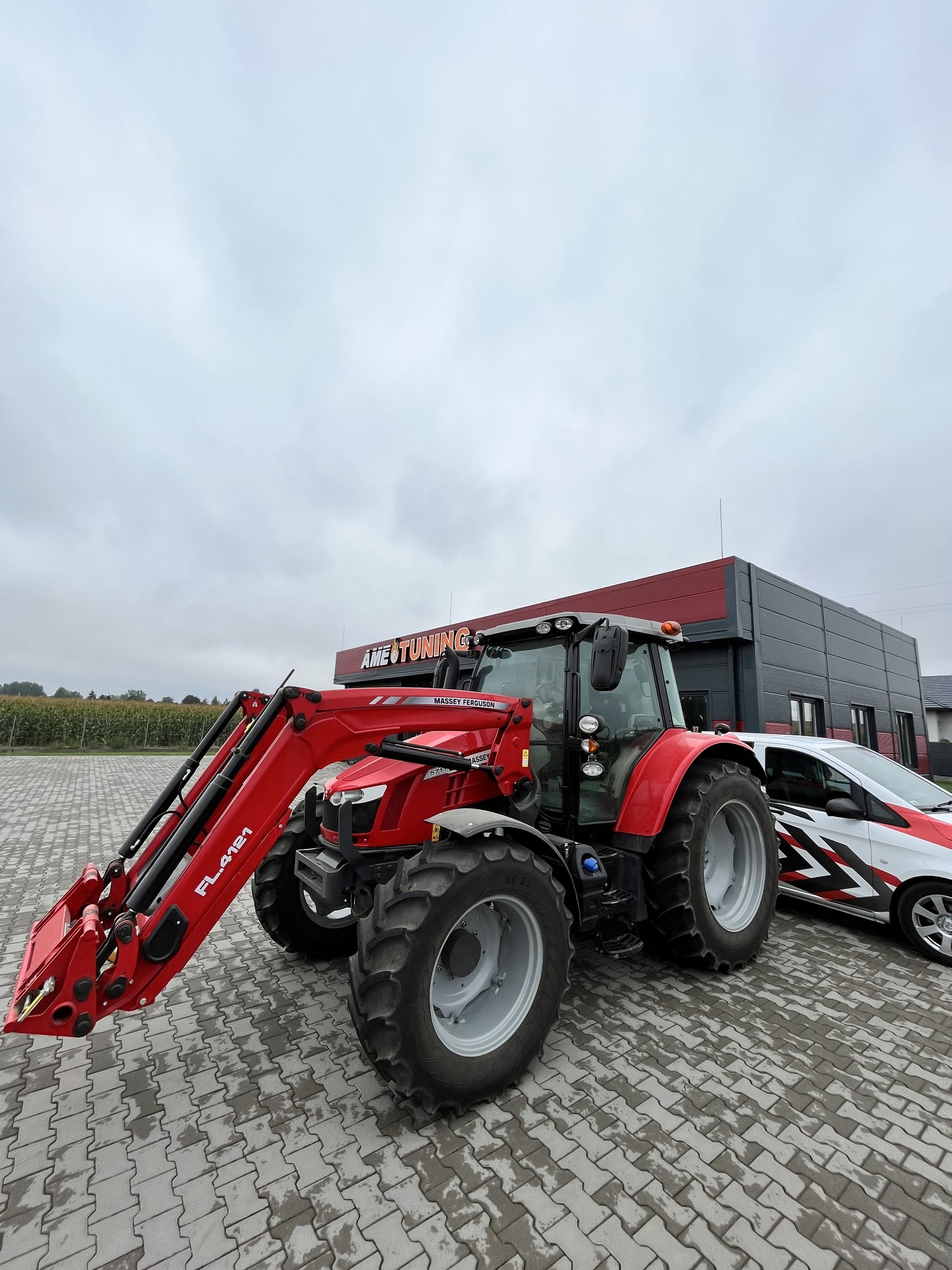 MASSEY FERGUSON 5711 4.4L