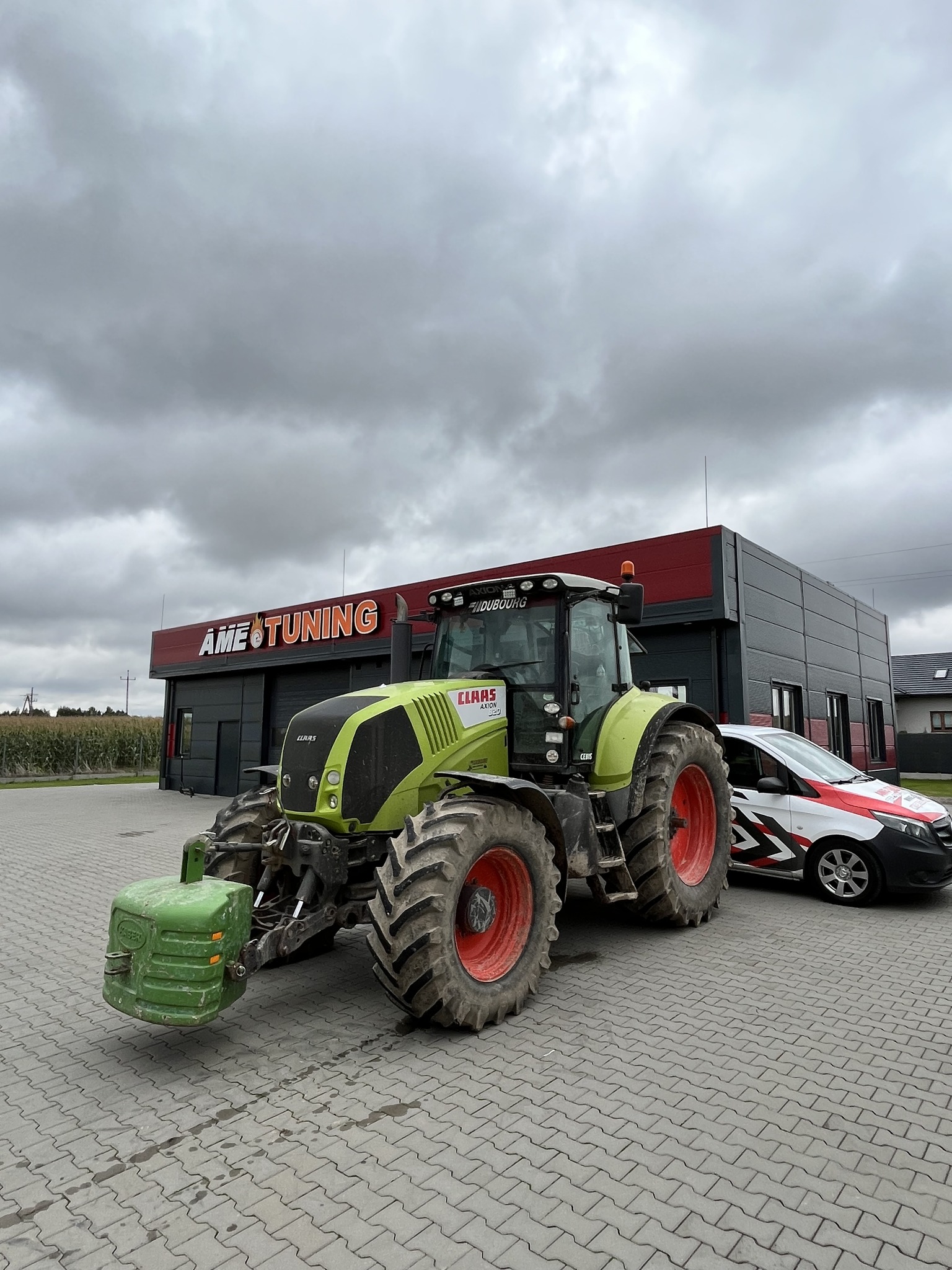 Class Axion  820 6.7L