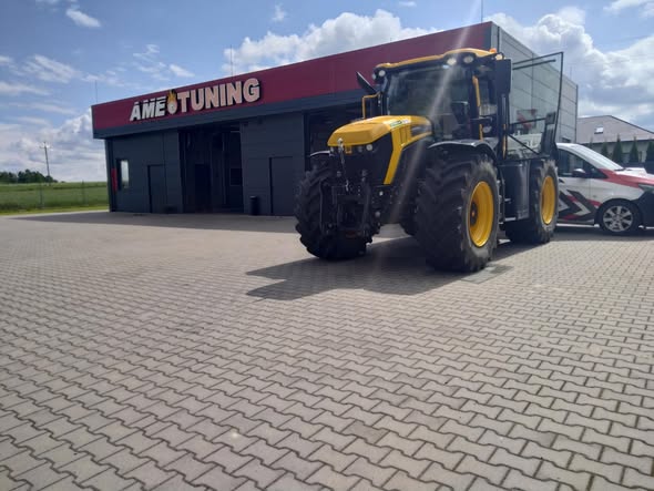 JCB FASTRAC  w najsłabszej wersji 4220 z silnikiem 7.4L .Uzyskany wynik to +65KM / 270NM +SCR DPF EGR